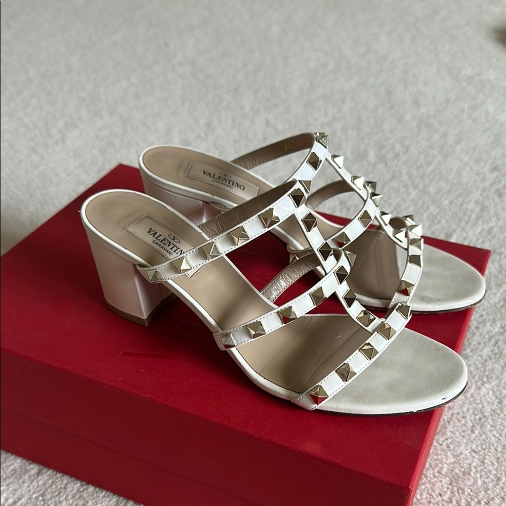Valentino Garavani Rockstud Leather Sandal 60MM Light Ivory 37 1/2